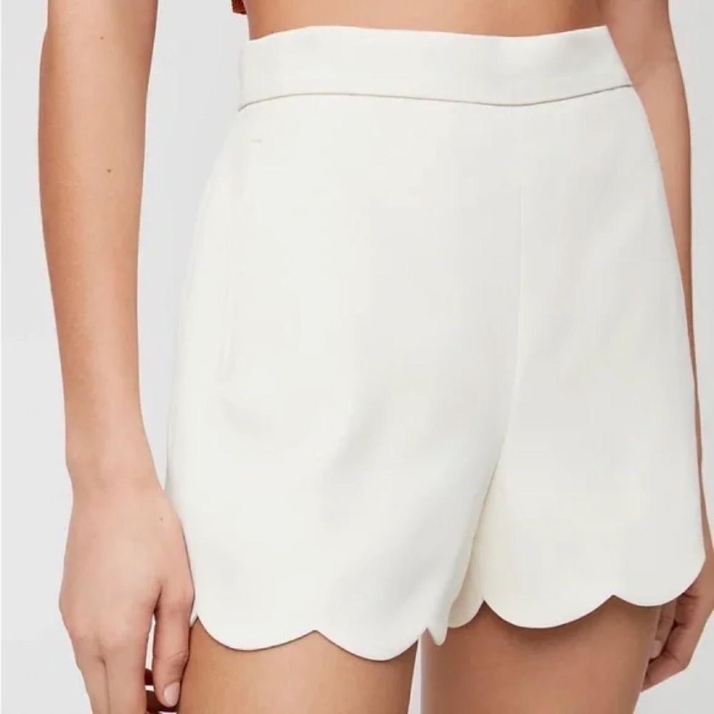 Aritzia Wilfred Birch Scallop-Hem High-Waist Shorts 4 nWOT - Picture 1 of 5